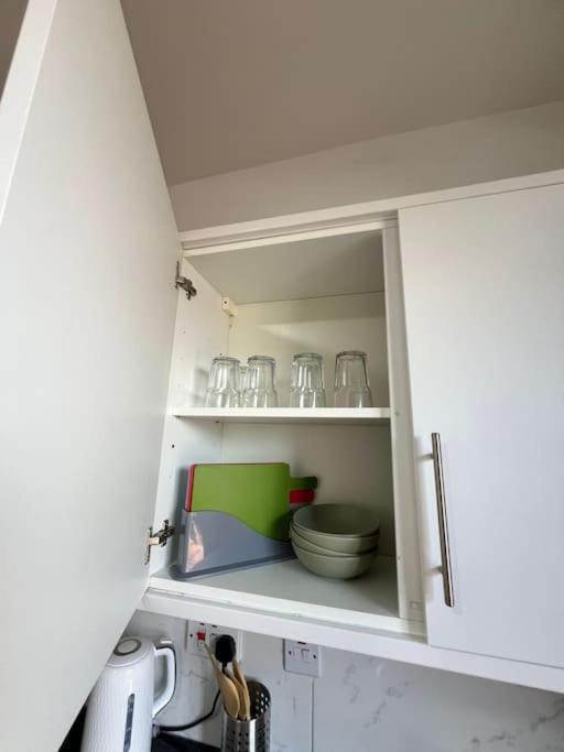 2 Bedroom Apartment Near Station London Exterior photo