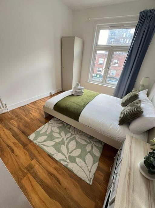 2 Bedroom Apartment Near Station London Exterior photo