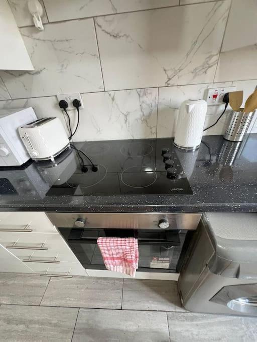 2 Bedroom Apartment Near Station London Exterior photo