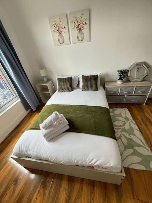 2 Bedroom Apartment Near Station London Exterior photo