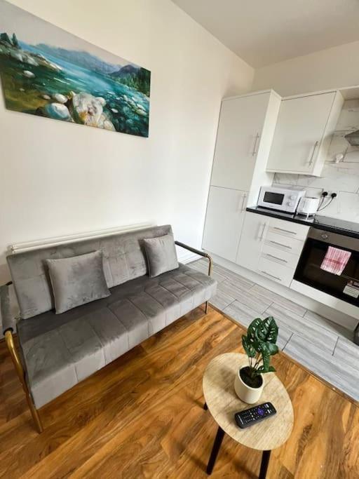 2 Bedroom Apartment Near Station London Exterior photo
