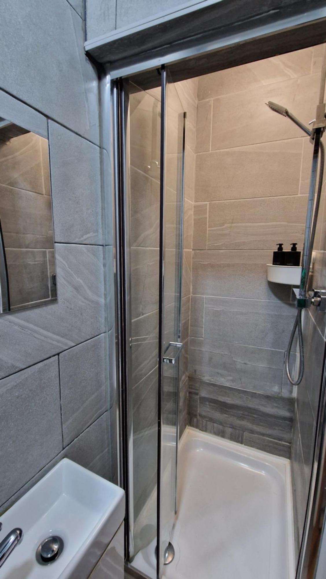 2 Bedroom Apartment Near Station London Exterior photo